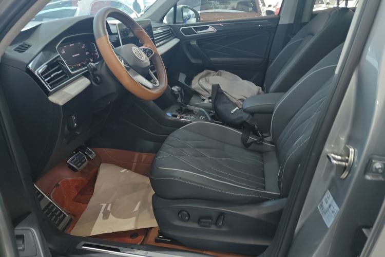 Used Volkswagen Tiguan L 2022 330TSI Automatic Two-Wheel Drive R-Line Enhanced Edition Left Front Seat