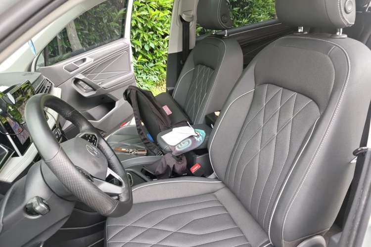 Used Volkswagen Tiguan L 2022 330TSI Automatic Two-Wheel Drive R-Line Enhanced Edition Left Front Seat