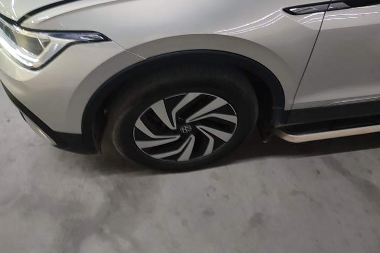 Used Volkswagen Tiguan L 2022 330TSI Automatic Two-Wheel Drive Smart Edition Left Front Wheel Hub