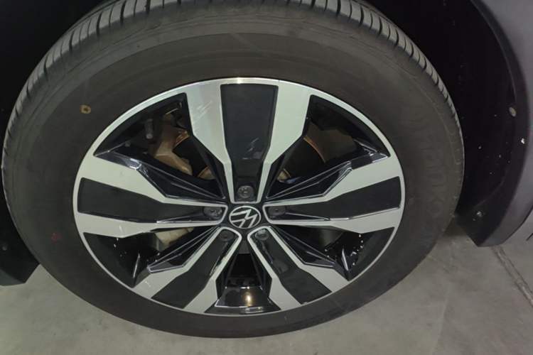 Used Volkswagen Tiguan L 2022 330TSI Automatic Two-Wheel Drive R-Line Flagship Edition Left Front Wheel Hub