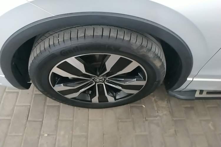 Used Volkswagen Tiguan L 2022 330TSI Automatic Two-Wheel Drive R-Line Enhanced Edition Left Front Wheel Hub