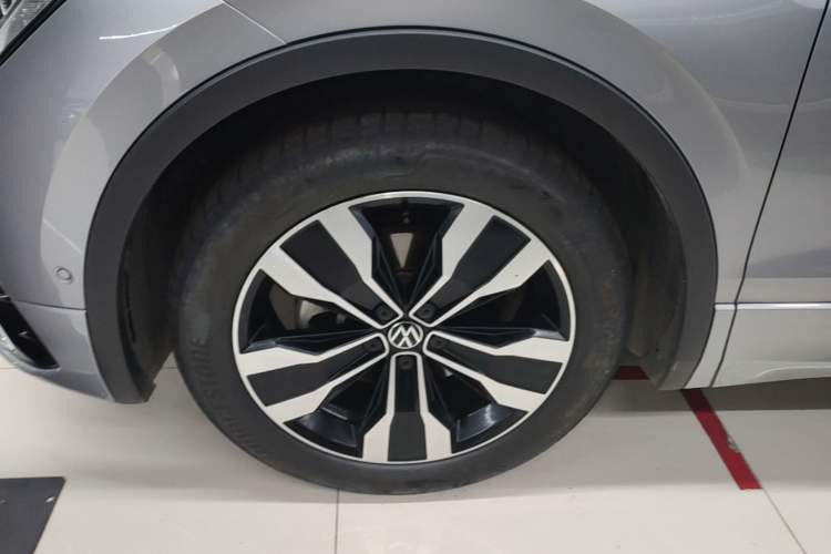 Used Volkswagen Tiguan L 2022 330TSI Automatic Two-Wheel Drive R-Line Enhanced Edition Left Front Wheel Hub