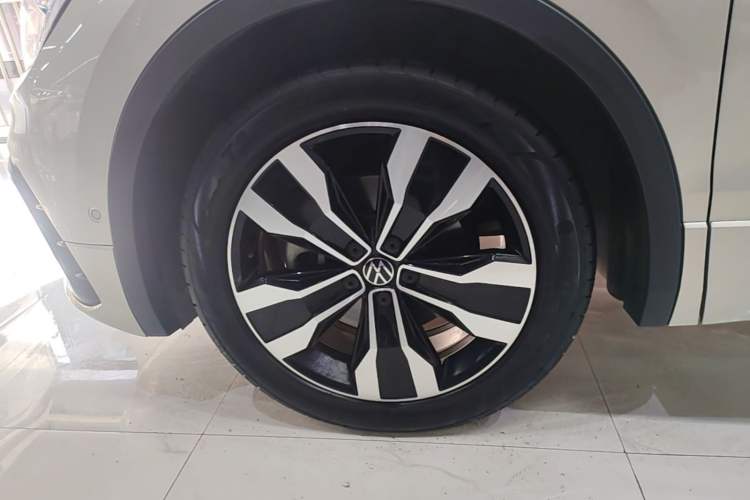 Used Volkswagen Tiguan L 2022 330TSI Automatic Two-Wheel Drive R-Line Enhanced Edition Left Front Wheel Hub