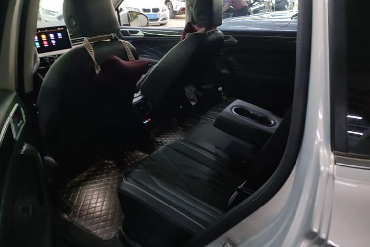 Used Volkswagen Tiguan L 2022 330TSI Automatic Two-Wheel Drive Smart Edition Left Rear Seat