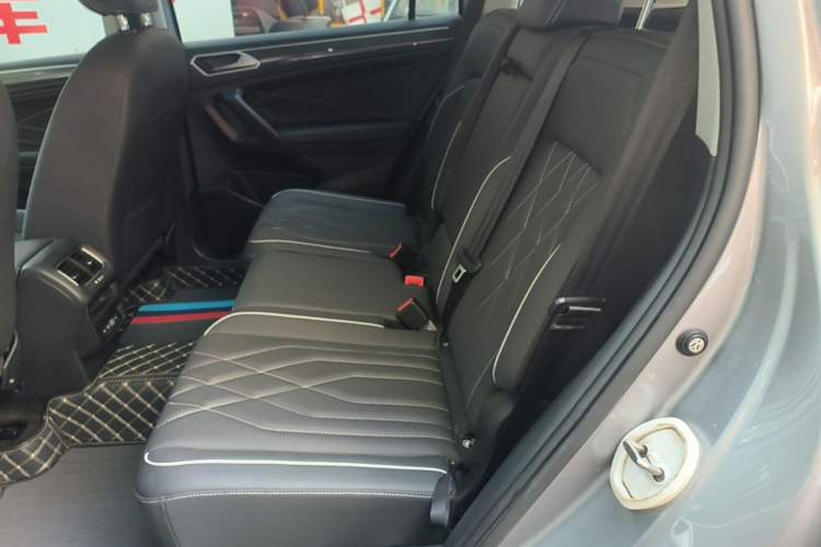 Used Volkswagen Tiguan L 2022 330TSI Automatic Two-Wheel Drive R-Line Enhanced Edition Left Rear Seat