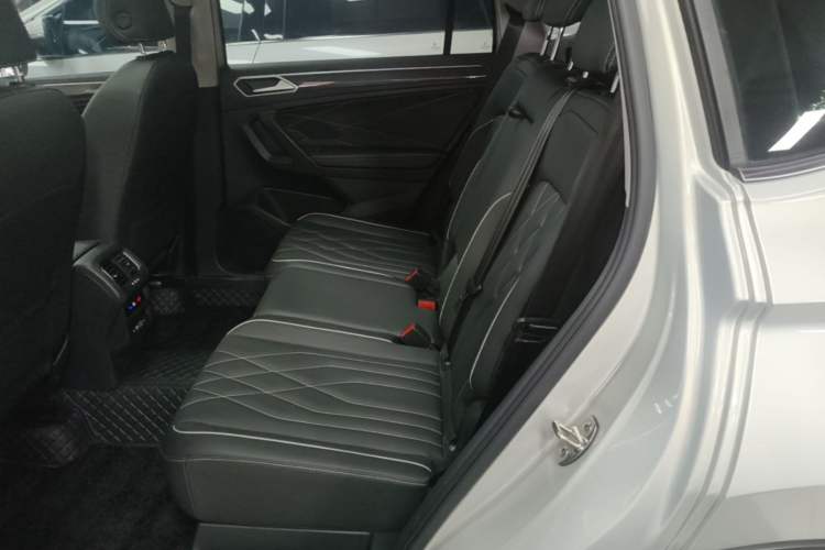 Used Volkswagen Tiguan L 2022 330TSI Automatic Two-Wheel Drive R-Line Enhanced Edition Left Rear Seat