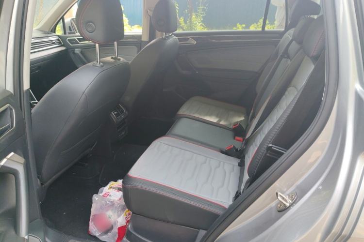 Used Volkswagen Tiguan L 2022 330TSI Automatic Two-Wheel Drive R-Line Enhanced Edition Left Rear Seat