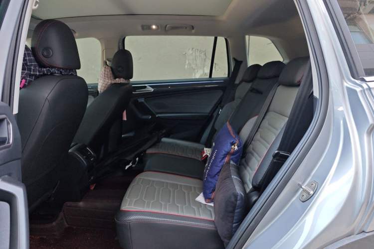 Used Volkswagen Tiguan L 2022 330TSI Automatic Two-Wheel Drive R-Line Flagship Edition Left Rear Seat