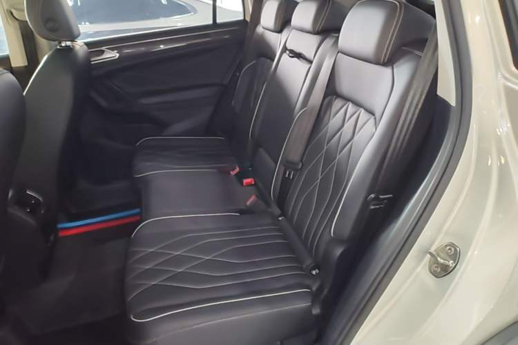 Used Volkswagen Tiguan L 2022 330TSI Automatic Two-Wheel Drive R-Line Enhanced Edition Left Rear Seat