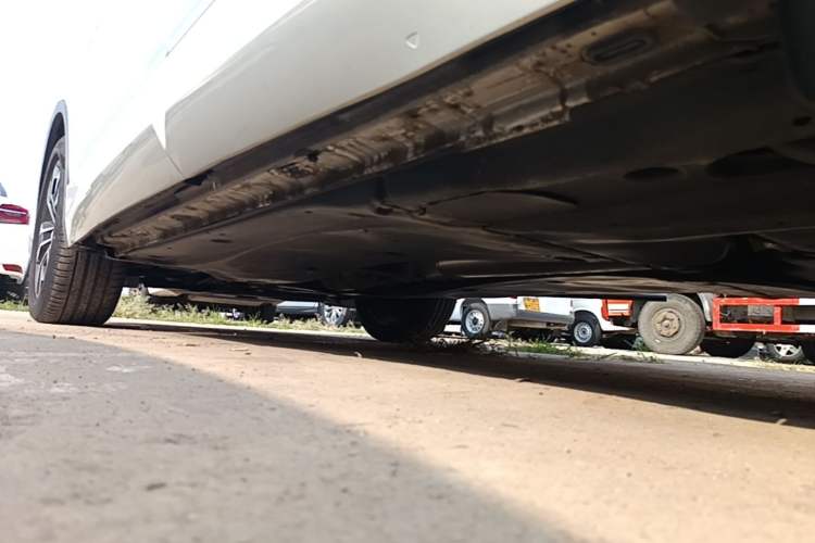 Used Volkswagen Tiguan L 2022 330TSI Automatic Two-Wheel Drive R-Line Flagship Edition Left Side Sill