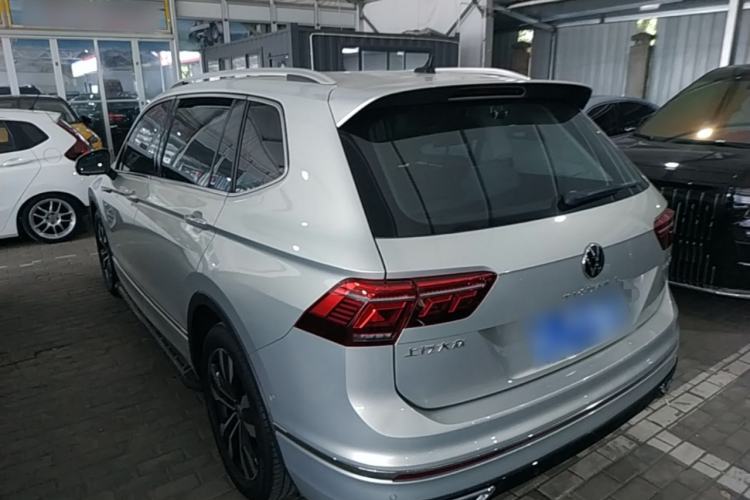 Used Volkswagen Tiguan L 2022 330TSI Automatic Two-Wheel Drive R-Line Enhanced Edition Rear Left 45 Deg