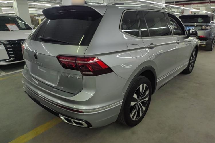 Used Volkswagen Tiguan L 2022 330TSI Automatic Two-Wheel Drive R-Line Flagship Edition Rear Right 45 Deg