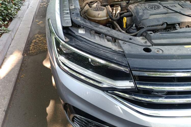 Used Volkswagen Tiguan L 2022 380TSI Automatic All-Wheel Drive R-Line Enhanced Comfort 7-Seater Right Front Headlight