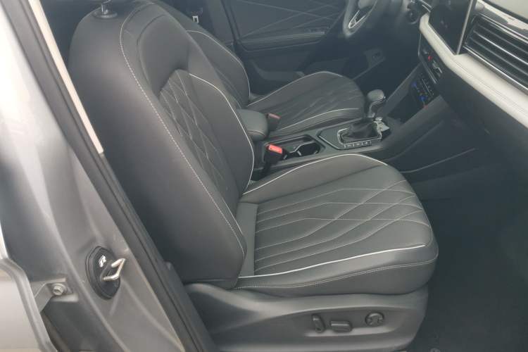 Used Volkswagen Tiguan L 2022 330TSI Automatic Two-Wheel Drive R-Line Enhanced Edition Right Front Seat