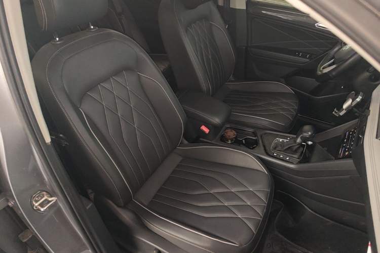 Used Volkswagen Tiguan L 2022 330TSI Automatic Two-Wheel Drive R-Line Enhanced Edition Right Front Seat