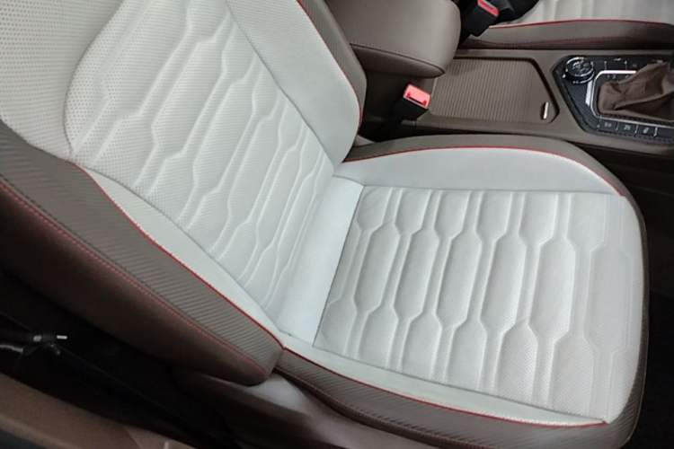 Used Volkswagen Tiguan L 2022 380TSI Automatic All-Wheel Drive R-Line Flagship 7-Seater Right Front Seat