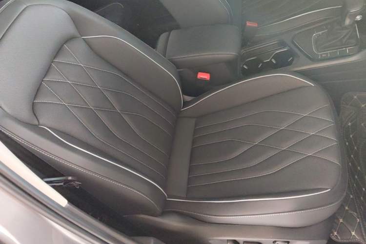 Used Volkswagen Tiguan L 2022 330TSI Automatic Two-Wheel Drive Smart Edition Right Front Seat