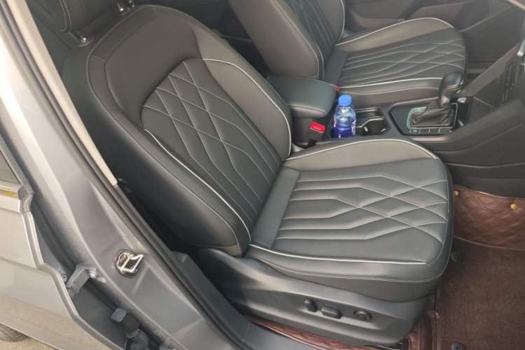 Used Volkswagen Tiguan L 2022 330TSI Automatic Two-Wheel Drive Smart Edition Right Front Seat
