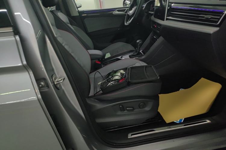 Used Volkswagen Tiguan L 2022 330TSI Automatic Two-Wheel Drive R-Line Flagship Edition Right Front Seat