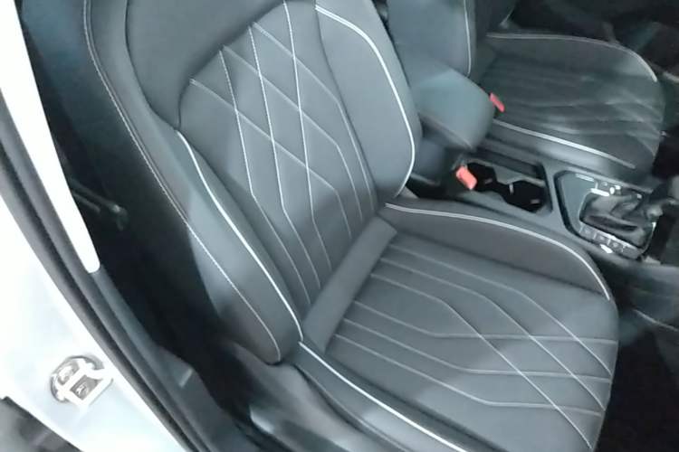 Used Volkswagen Tiguan L 2022 330TSI Automatic Two-Wheel Drive R-Line Enhanced Edition Right Front Seat