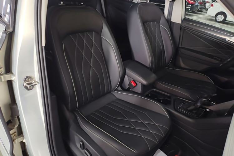 Used Volkswagen Tiguan L 2022 330TSI Automatic Two-Wheel Drive R-Line Enhanced Edition Right Front Seat