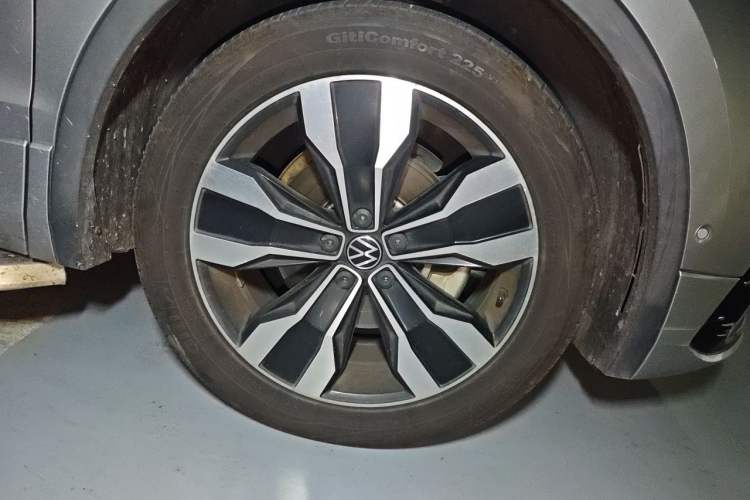 Used Volkswagen Tiguan L 2022 330TSI Automatic Two-Wheel Drive R-Line Enhanced Edition Right Front Wheel Hub