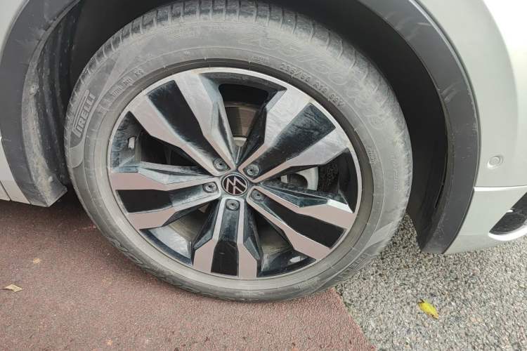 Used Volkswagen Tiguan L 2022 330TSI Automatic Two-Wheel Drive R-Line Enhanced Edition Right Front Wheel Hub