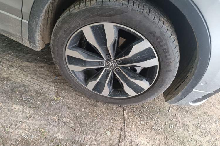 Used Volkswagen Tiguan L 2022 330TSI Automatic Two-Wheel Drive R-Line Enhanced Edition Right Front Wheel Hub