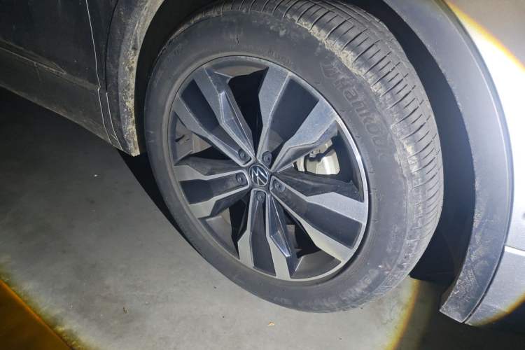 Used Volkswagen Tiguan L 2022 330TSI Automatic Two-Wheel Drive R-Line Enhanced Edition Right Front Wheel Hub