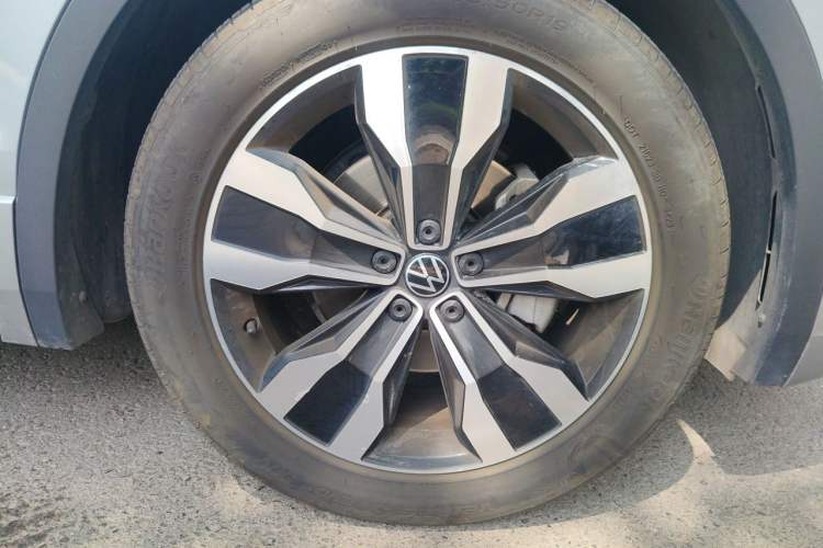 Used Volkswagen Tiguan L 2022 330TSI Automatic Two-Wheel Drive R-Line Enhanced Edition Right Front Wheel Hub
