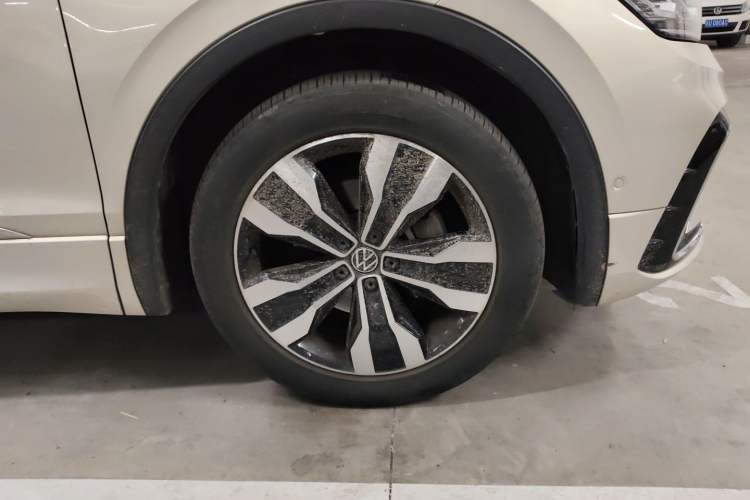 Used Volkswagen Tiguan L 2022 330TSI Automatic Two-Wheel Drive R-Line Flagship Edition Right Front Wheel Hub