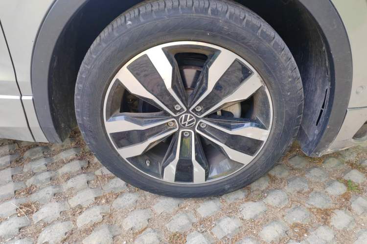 Used Volkswagen Tiguan L 2022 330TSI Automatic Two-Wheel Drive R-Line Enhanced Edition Right Front Wheel Hub