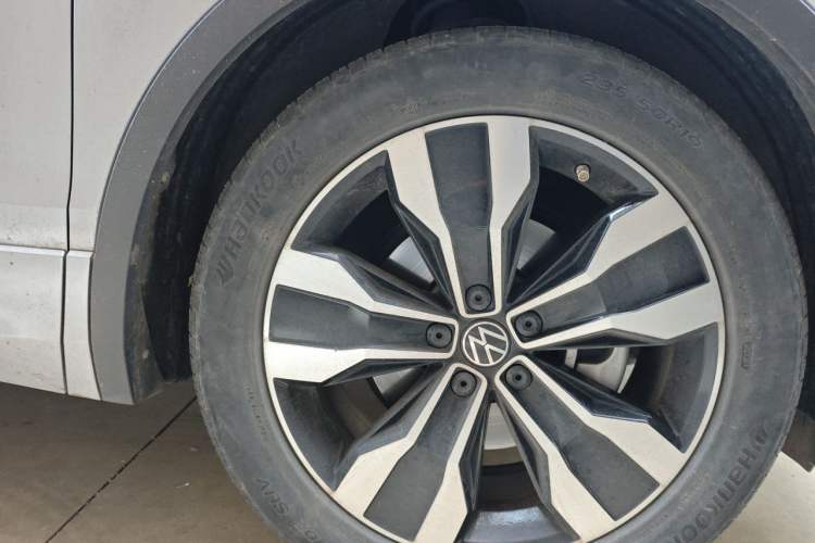 Used Volkswagen Tiguan L 2022 330TSI Automatic Two-Wheel Drive R-Line Flagship Edition Right Front Wheel Hub