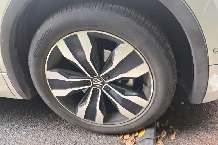 Used Volkswagen Tiguan L 2022 330TSI Automatic Two-Wheel Drive R-Line Enhanced Edition Right Front Wheel Hub