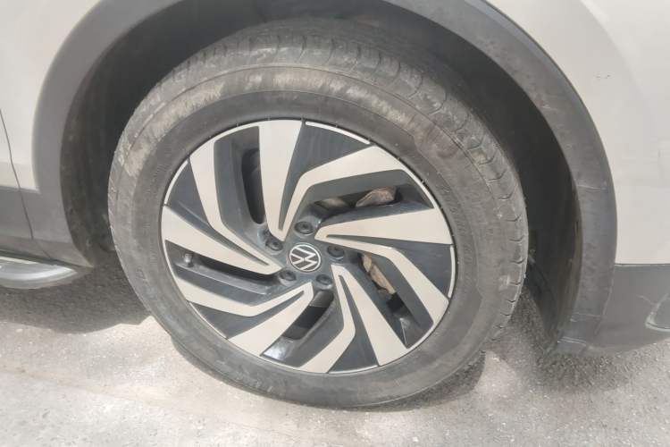 Used Volkswagen Tiguan L 2022 330TSI Automatic Two-Wheel Drive Smart Edition Right Front Wheel Hub