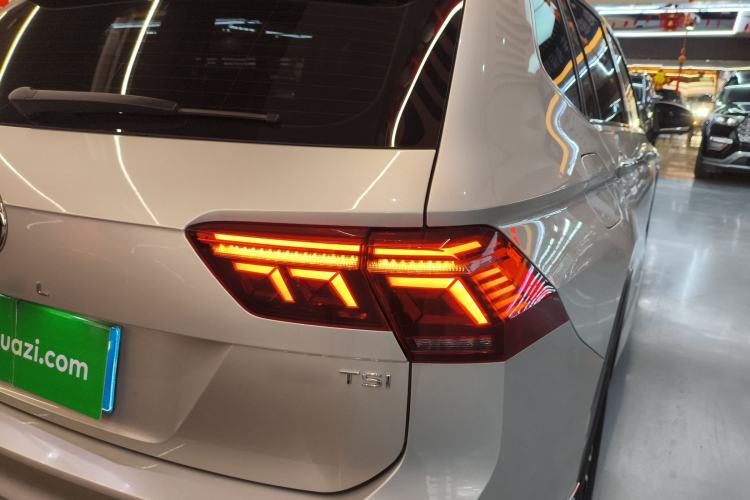 Used Volkswagen Tiguan L 2022 330TSI Automatic Two-Wheel Drive R-Line Flagship Edition Right Rear Taillight