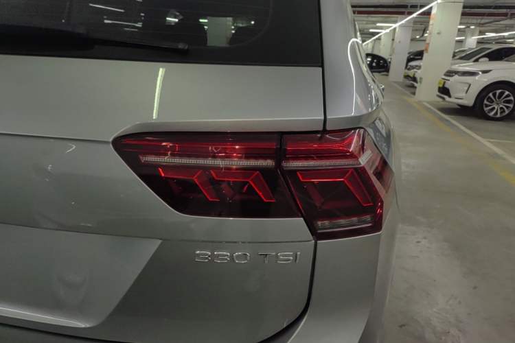 Used Volkswagen Tiguan L 2022 330TSI Automatic Two-Wheel Drive R-Line Flagship Edition Right Rear Taillight