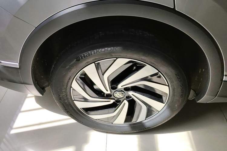 Used Volkswagen Tiguan L 2022 330TSI Automatic Two-Wheel Drive Smart Edition Right Rear Wheel Hub