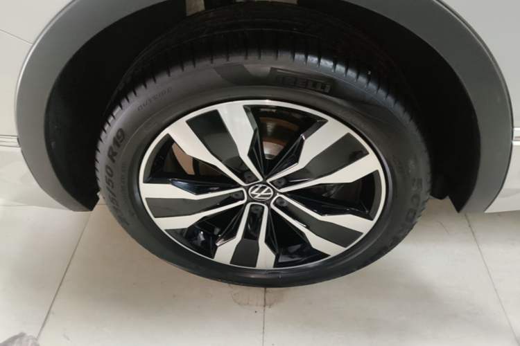 Used Volkswagen Tiguan L 2022 330TSI Automatic Two-Wheel Drive R-Line Enhanced Edition Right Rear Wheel Hub