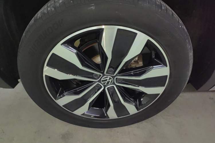 Used Volkswagen Tiguan L 2022 330TSI Automatic Two-Wheel Drive R-Line Flagship Edition Right Rear Wheel Hub