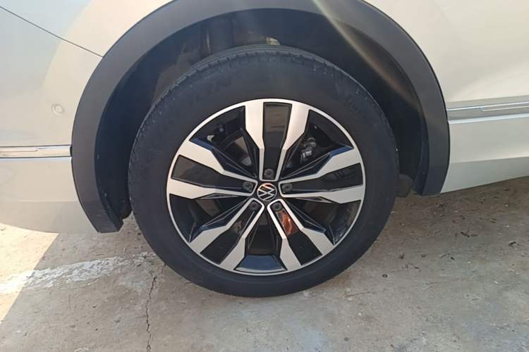 Used Volkswagen Tiguan L 2022 330TSI Automatic Two-Wheel Drive R-Line Flagship Edition Right Rear Wheel Hub
