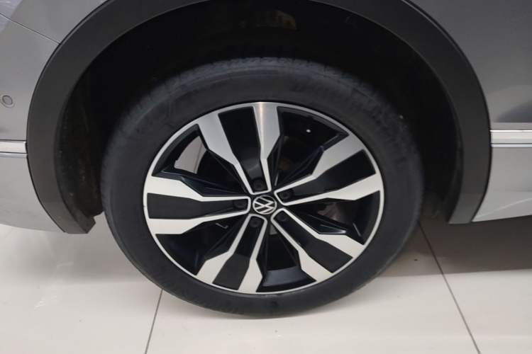 Used Volkswagen Tiguan L 2022 330TSI Automatic Two-Wheel Drive R-Line Enhanced Edition Right Rear Wheel Hub