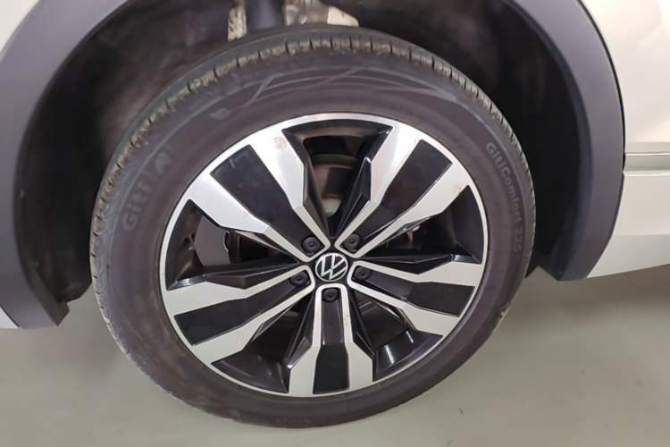 Used Volkswagen Tiguan L 2022 330TSI Automatic Two-Wheel Drive R-Line Enhanced Edition Right Rear Wheel Hub