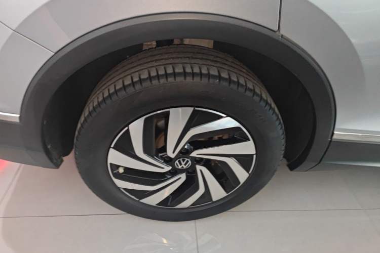 Used Volkswagen Tiguan L 2022 330TSI Automatic Two-Wheel Drive Smart Edition Right Rear Wheel Hub