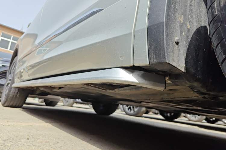 Used Volkswagen Tiguan L 2022 330TSI Automatic Two-Wheel Drive R-Line Enhanced Edition Right Side Sill