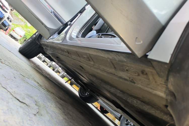 Used Volkswagen Tiguan L 2022 330TSI Automatic Two-Wheel Drive R-Line Enhanced Edition Right Side Sill