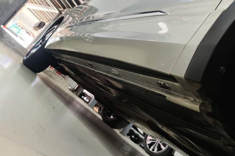 Used Volkswagen Tiguan L 2022 330TSI Automatic Two-Wheel Drive R-Line Enhanced Edition Right Side Sill