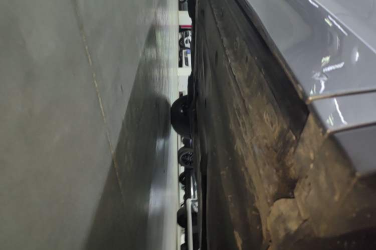 Used Volkswagen Tiguan L 2022 330TSI Automatic Two-Wheel Drive R-Line Flagship Edition Right Side Sill