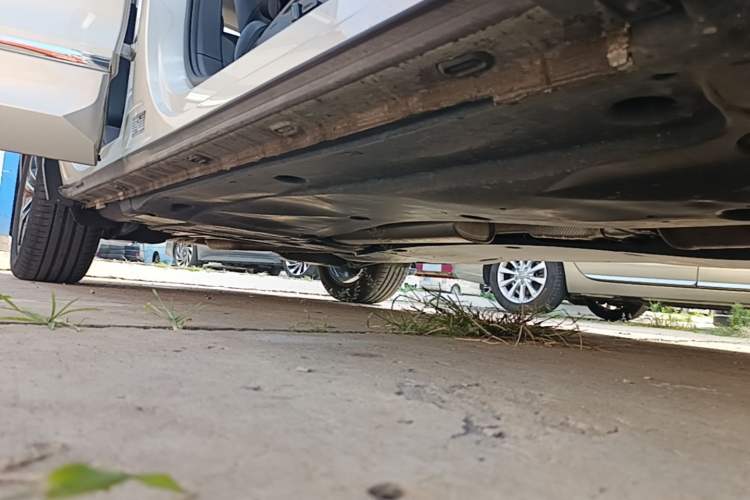 Used Volkswagen Tiguan L 2022 330TSI Automatic Two-Wheel Drive R-Line Flagship Edition Right Side Sill