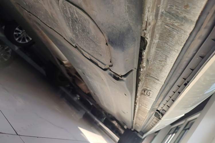 Used Volkswagen Tiguan L 2022 330TSI Automatic Two-Wheel Drive R-Line Enhanced Edition Right Side Sill